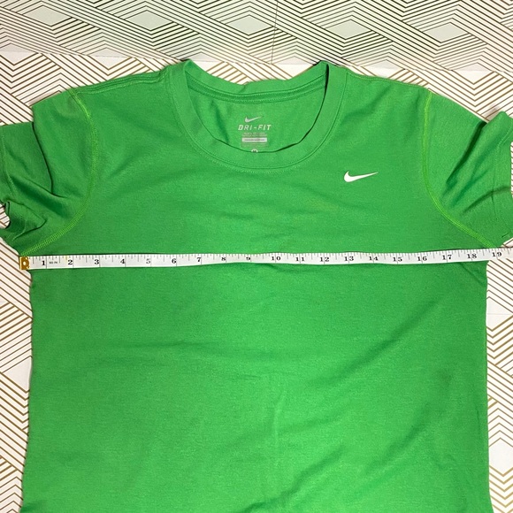 Women’s Nike Legend Dri-FIT Tee - Picture 5 of 9
